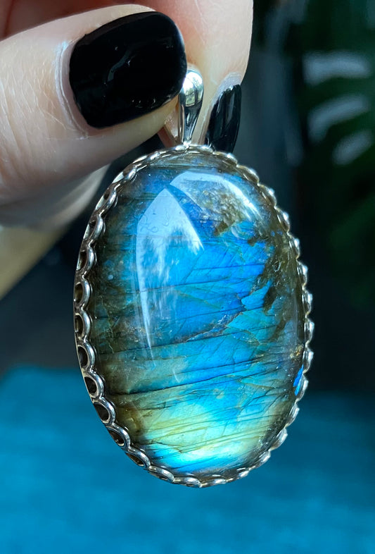 Oval Labradorite Pendant